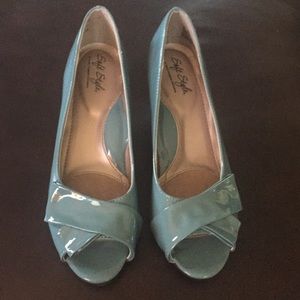 Never worn. Size 7.5.